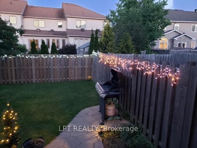 521 Pepperville Crescent photo 32