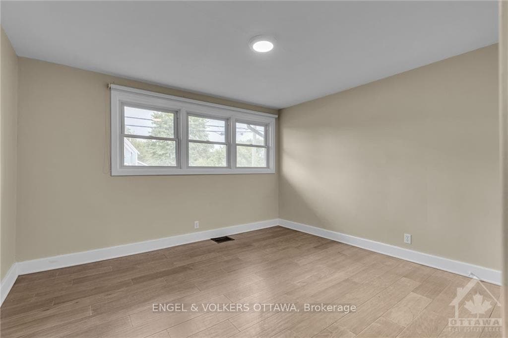 6036 PERTH Street photo 10