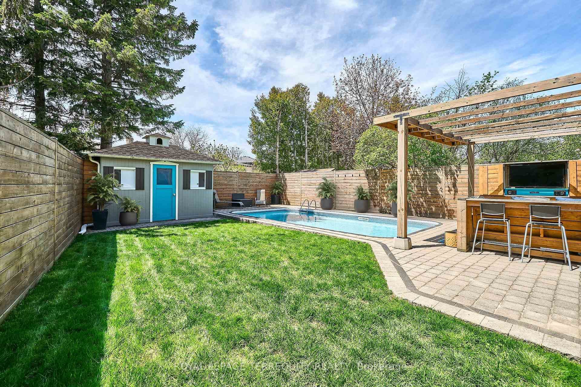 798 Greenbriar Drive photo 32