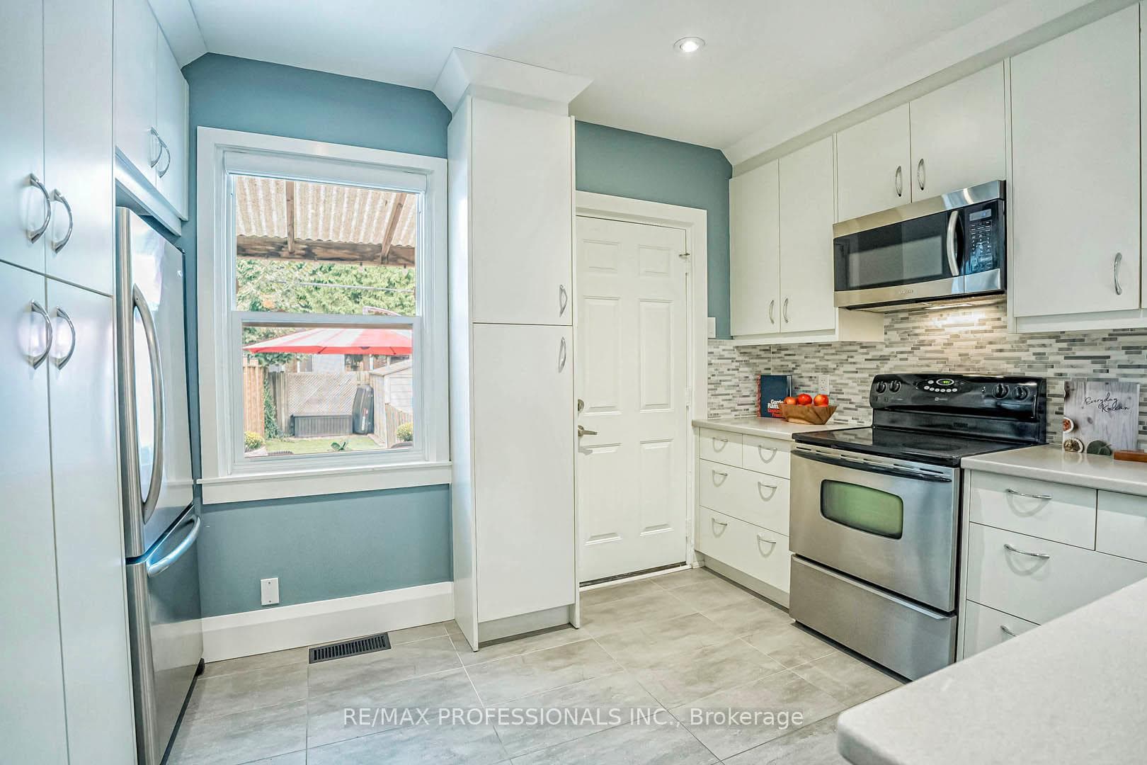 127 Bastedo Avenue photo 13