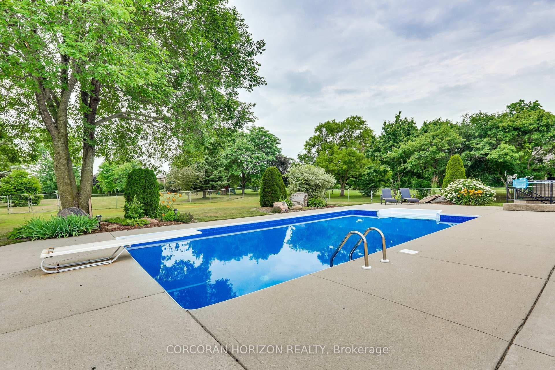 4542 Avenue Road photo 41