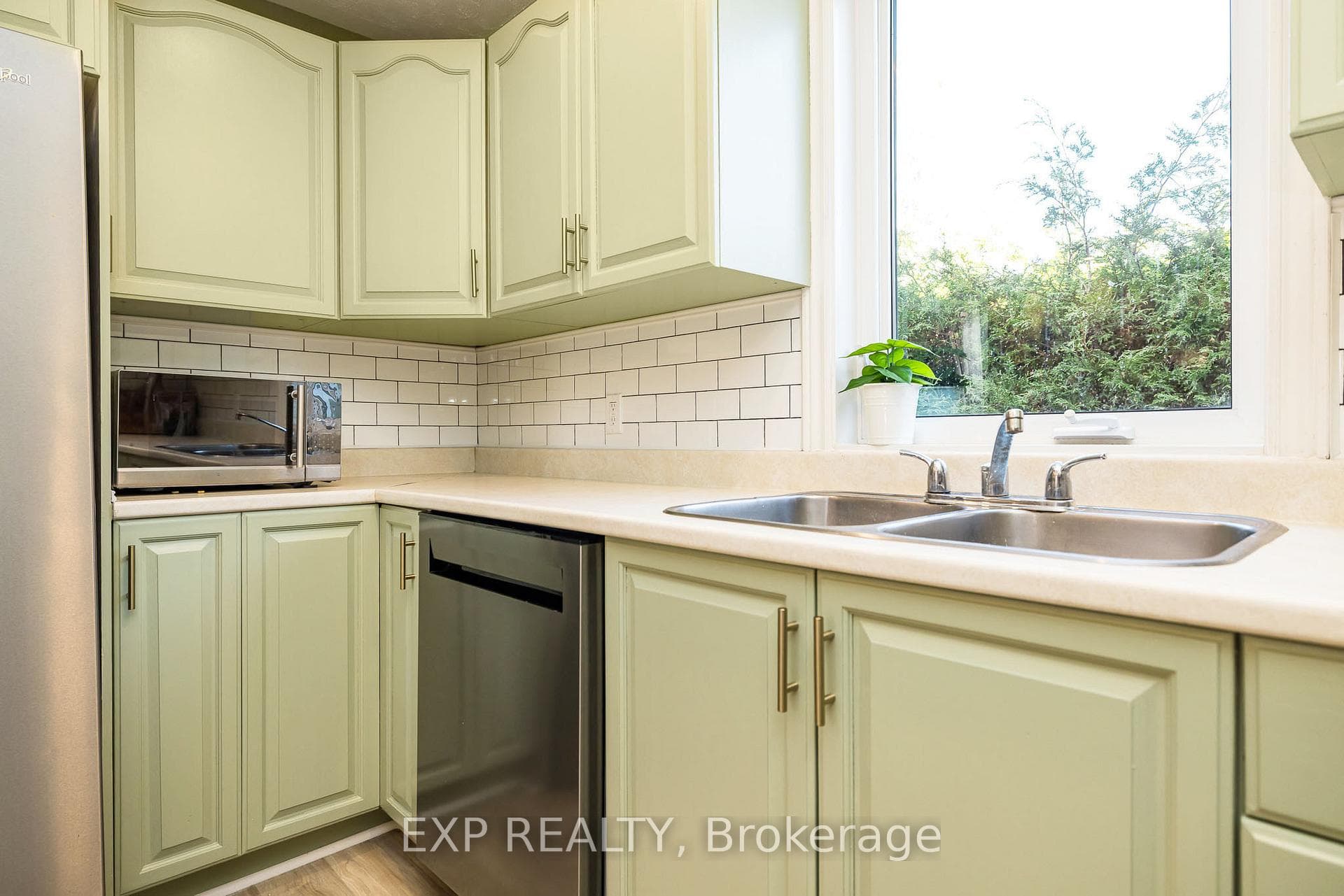 308 St George Street photo 12