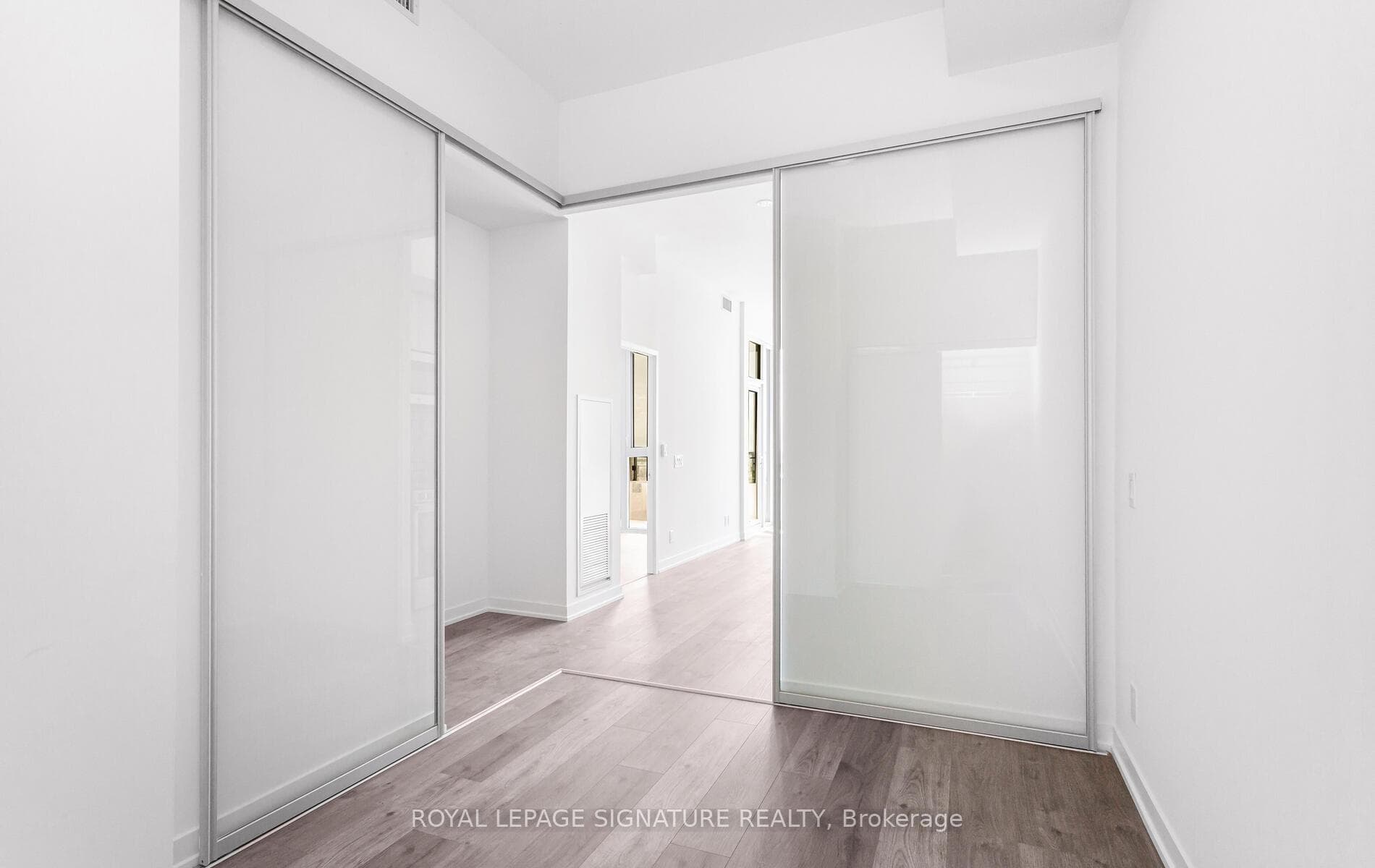285 Dufferin Street Unit 1116 photo 21