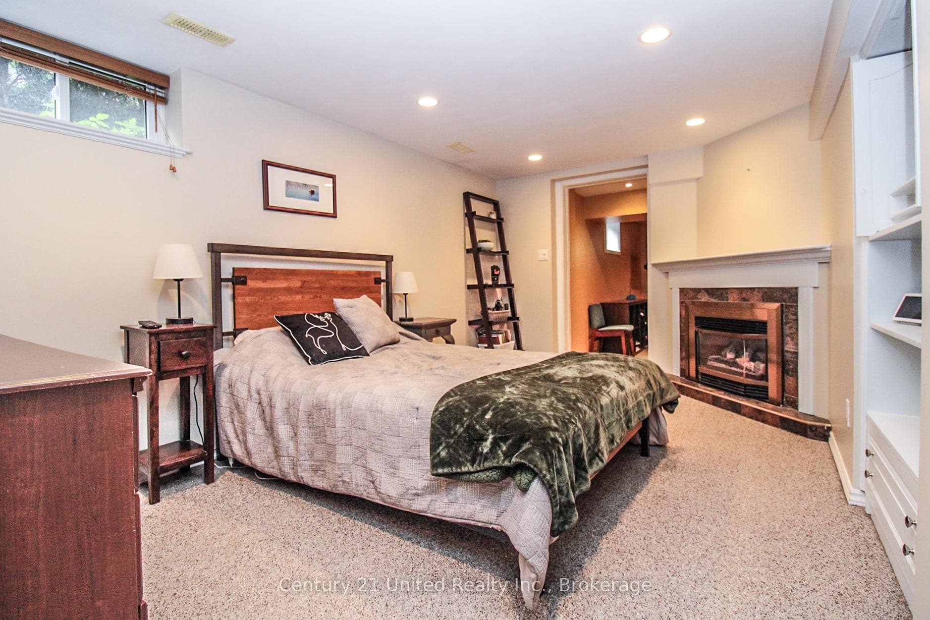 566 Waterford Street photo 39