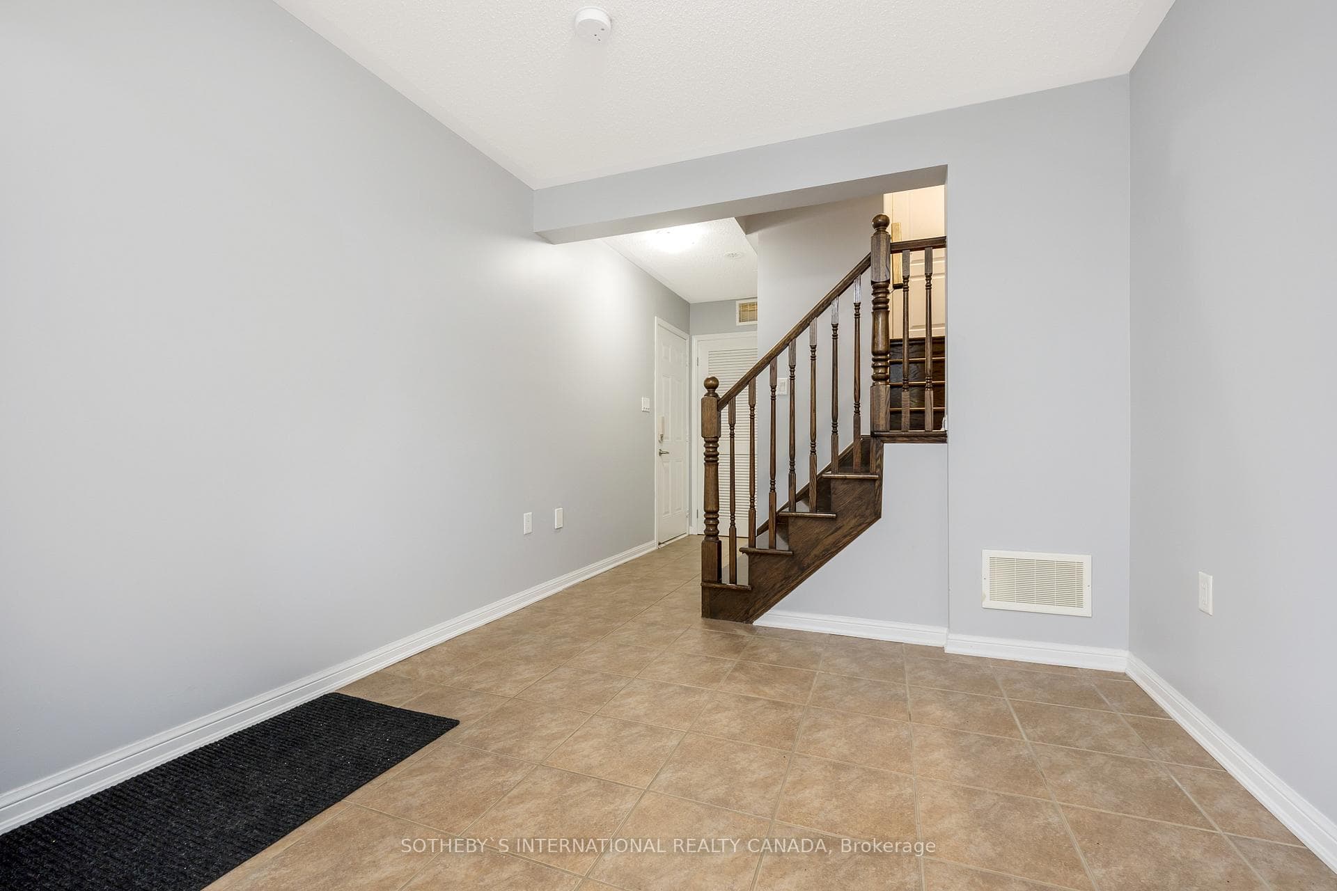 891 Willingdon Crescent photo 6