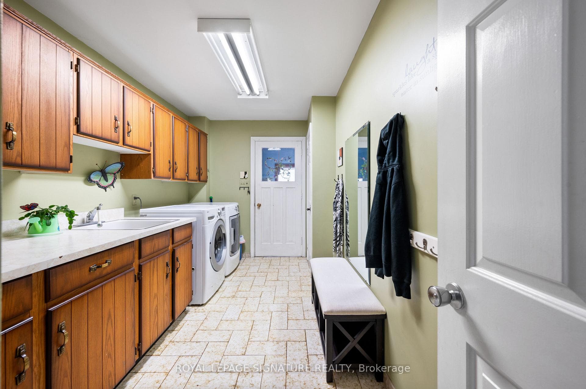 225 Pinetree Way photo 21
