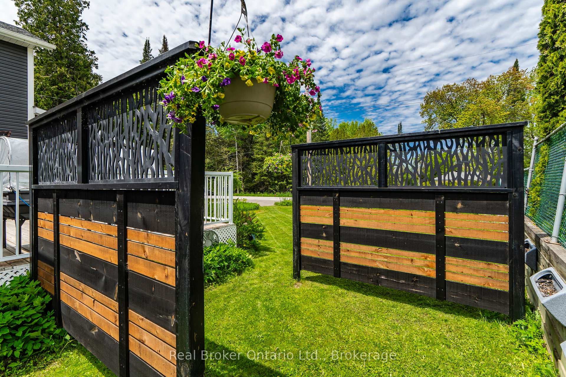 83 King Road photo 35