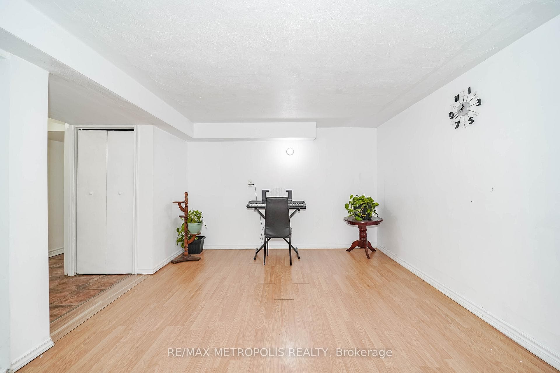579 Pinewood Street photo 26