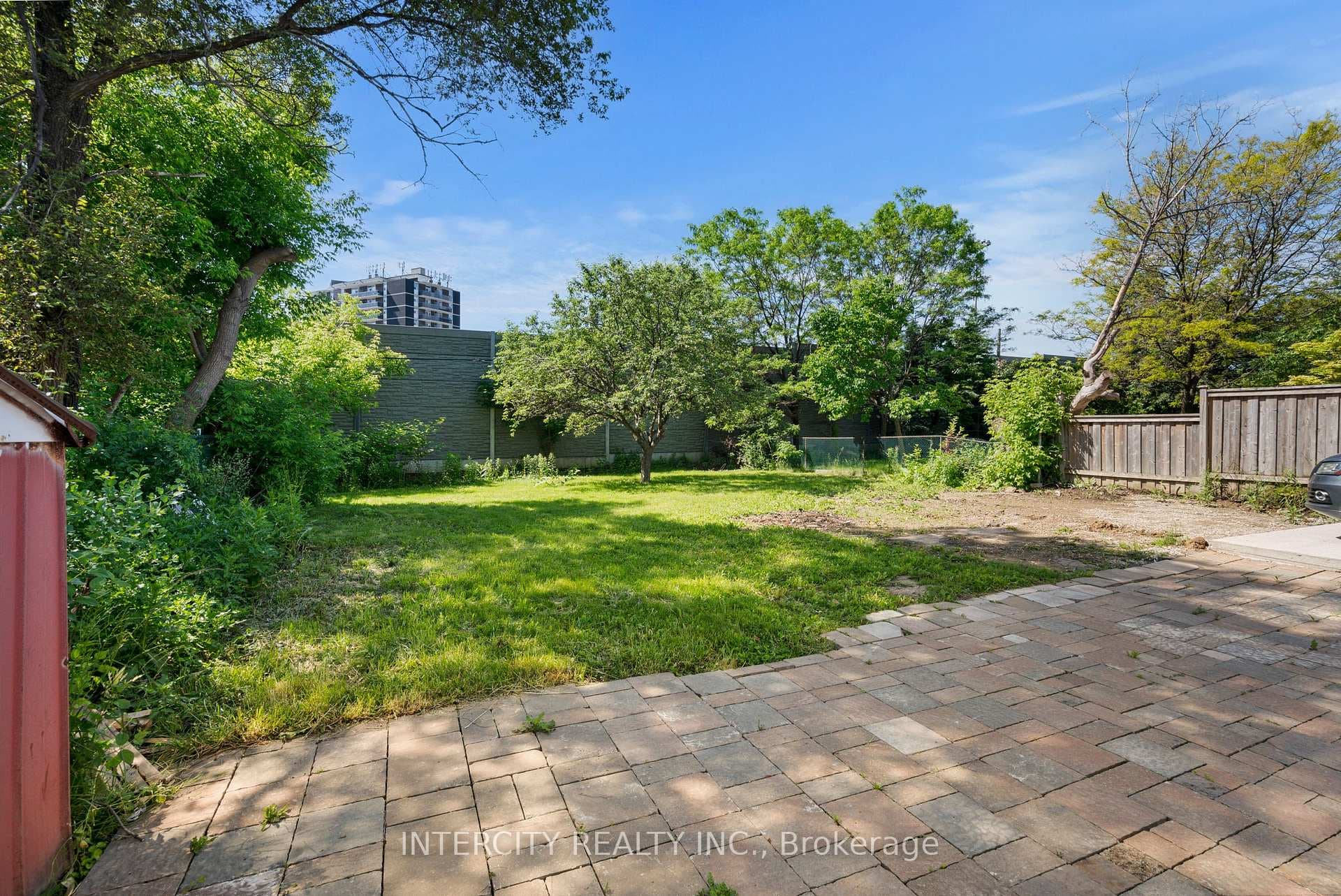 7 Irvington Crescent photo 9