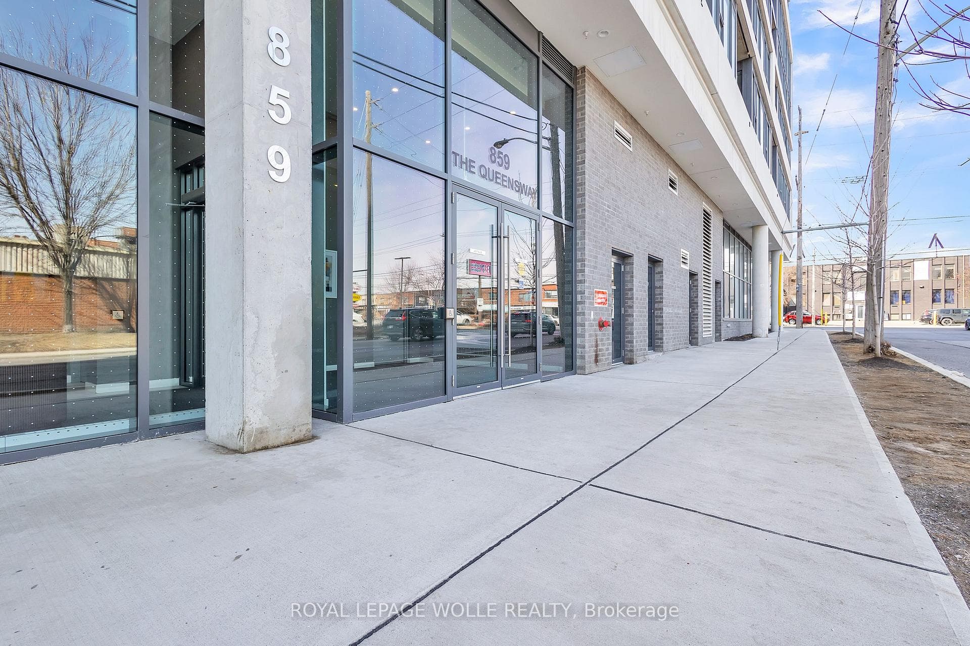859 The Queensway N/A Unit 412 photo 3