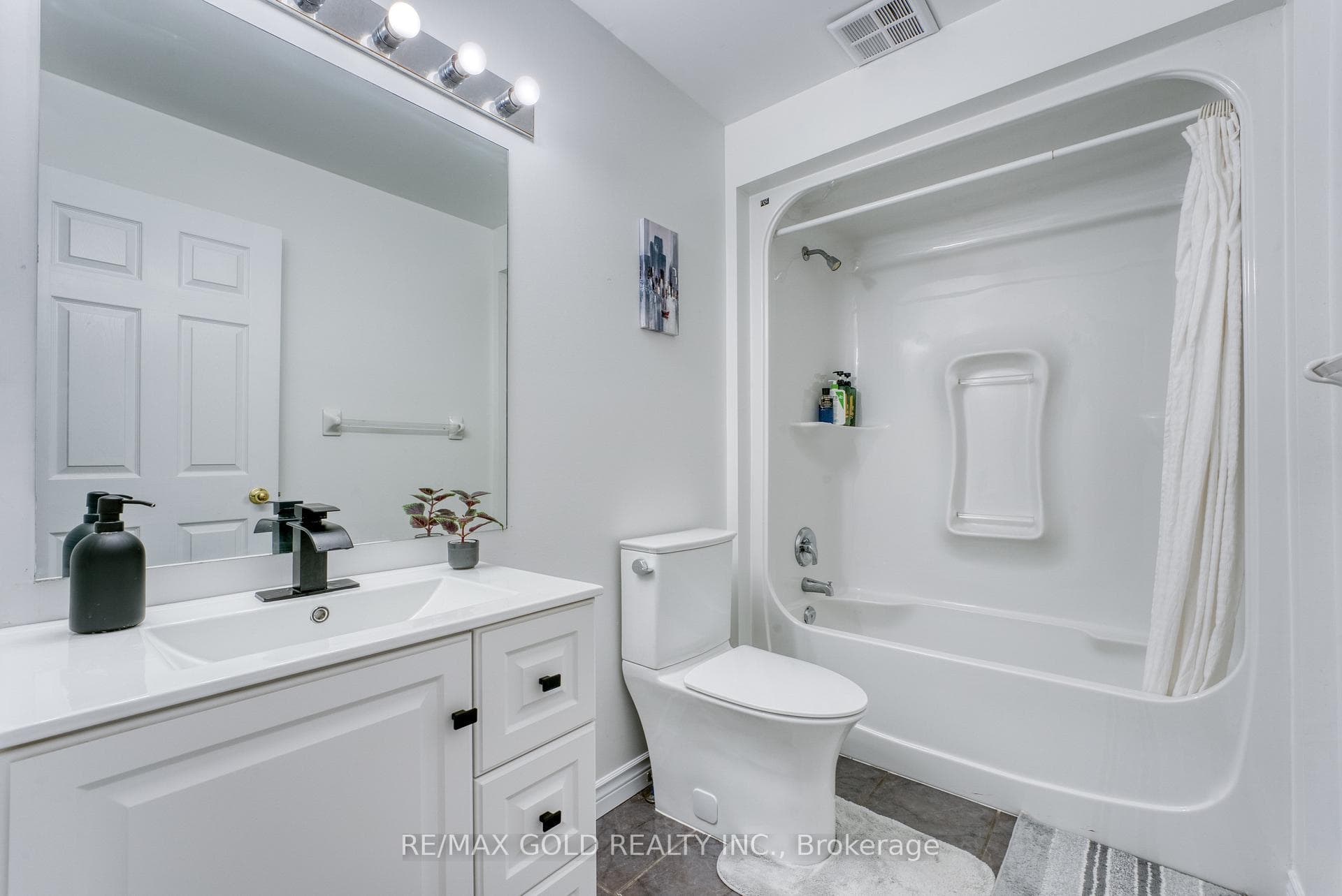 1075 BANWELL Road photo 18