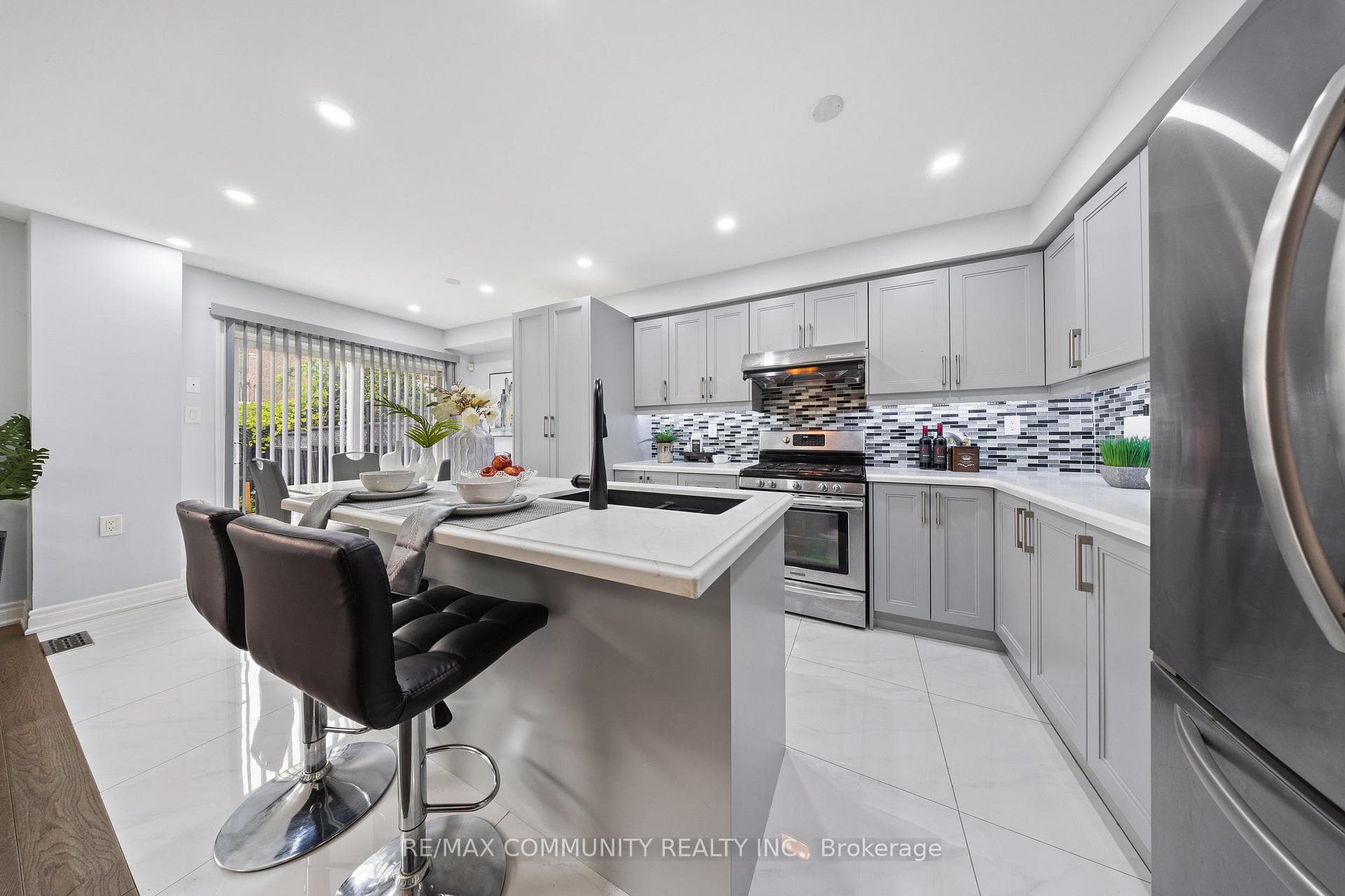 24 Pitchpine Drive Unit Upper photo 10