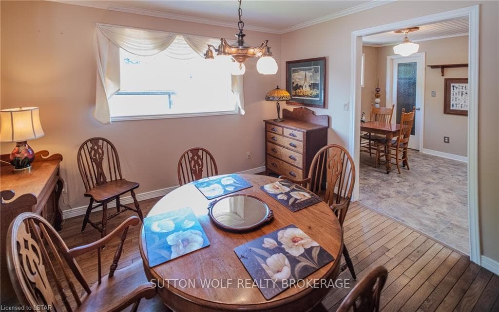 568 DEWAN Street photo 16