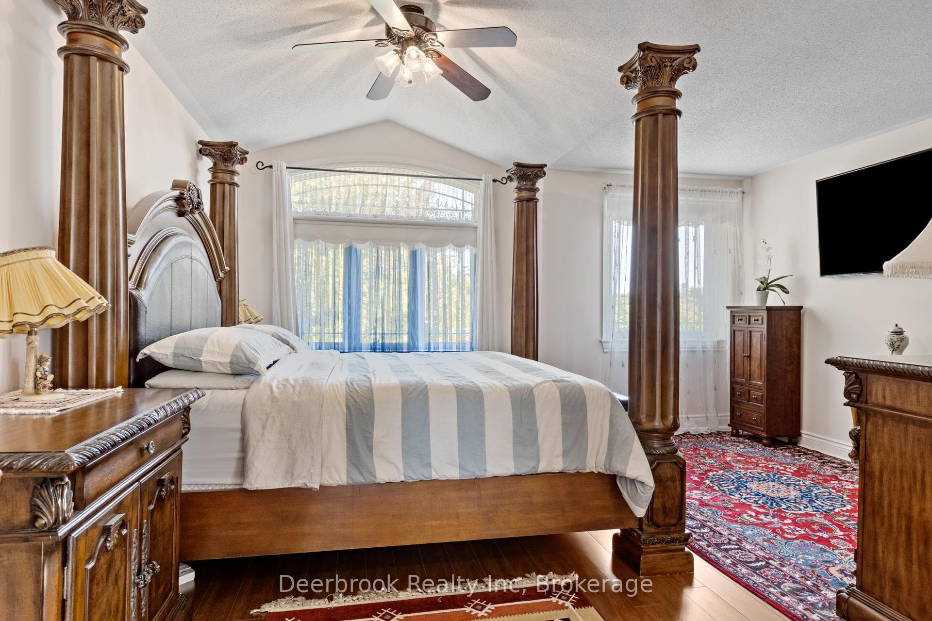289 Topaze Crescent photo 9