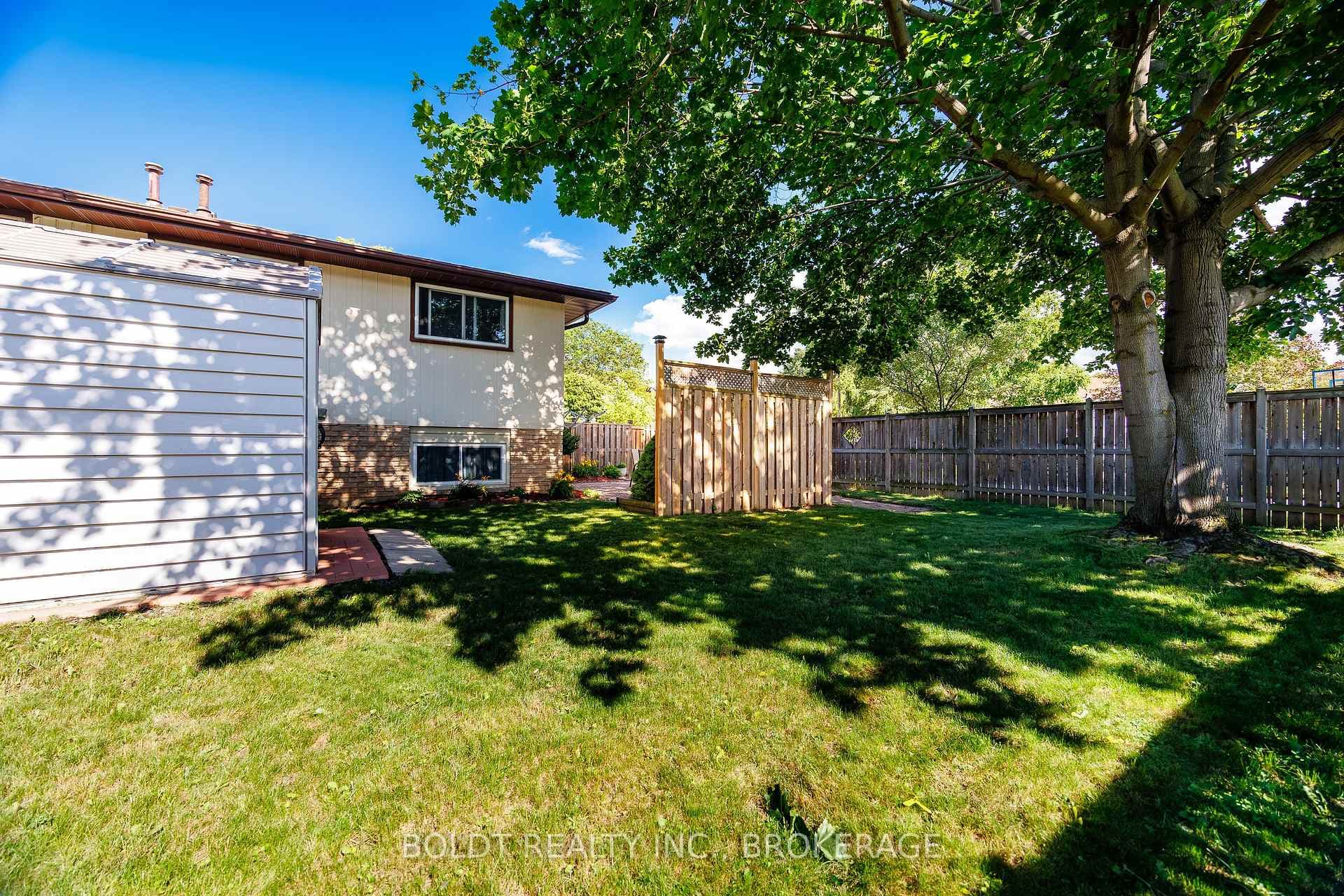 77 Elma Street photo 27