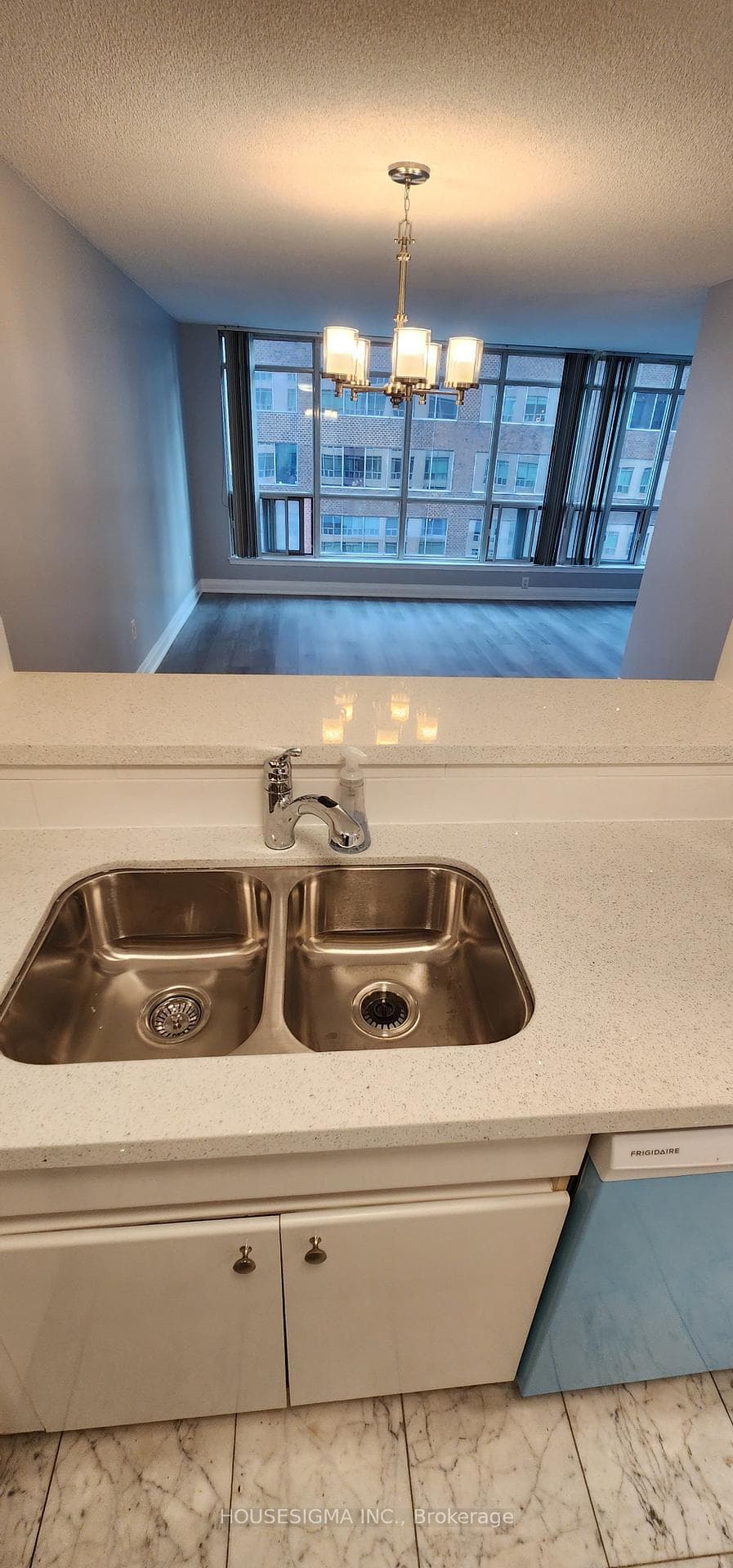 942 Yonge Street Unit 703 photo 12