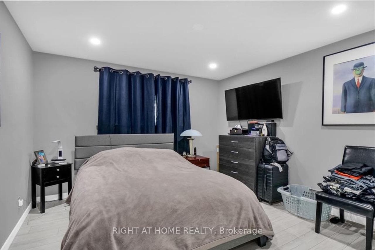 200 Renfro Crescent photo 13