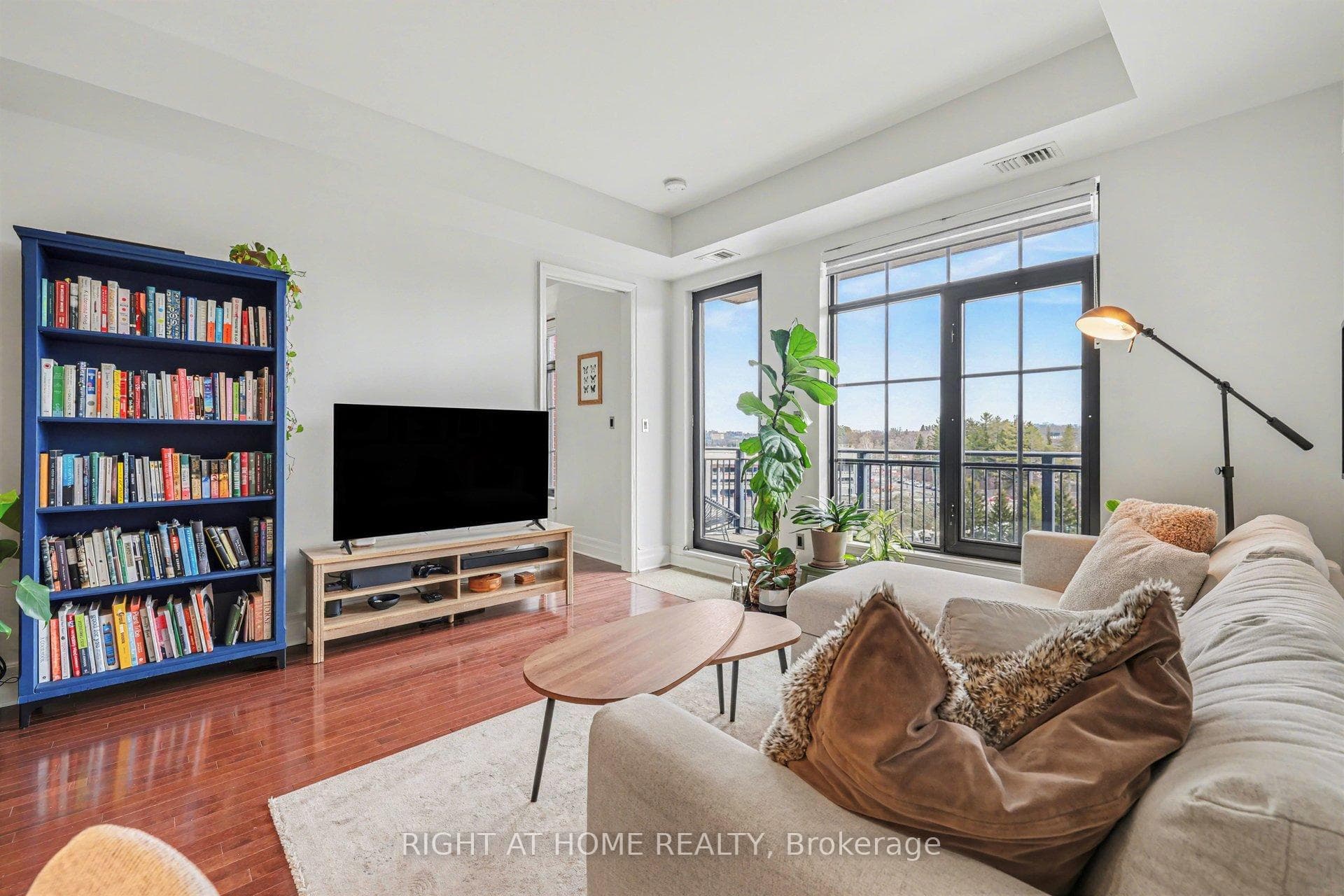 330 Loretta Avenue Unit 810 photo 4