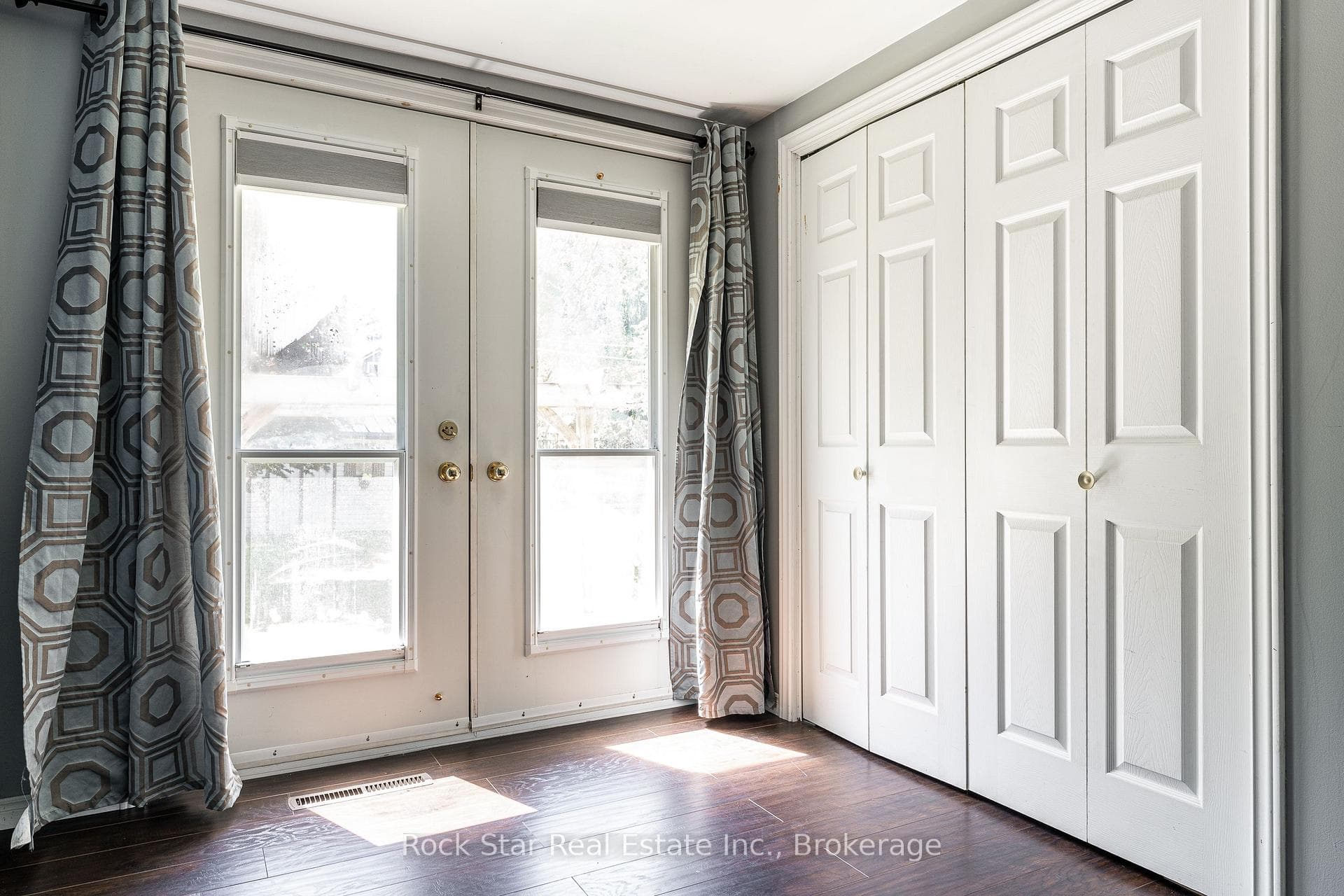 6989 Rutherford Street photo 28