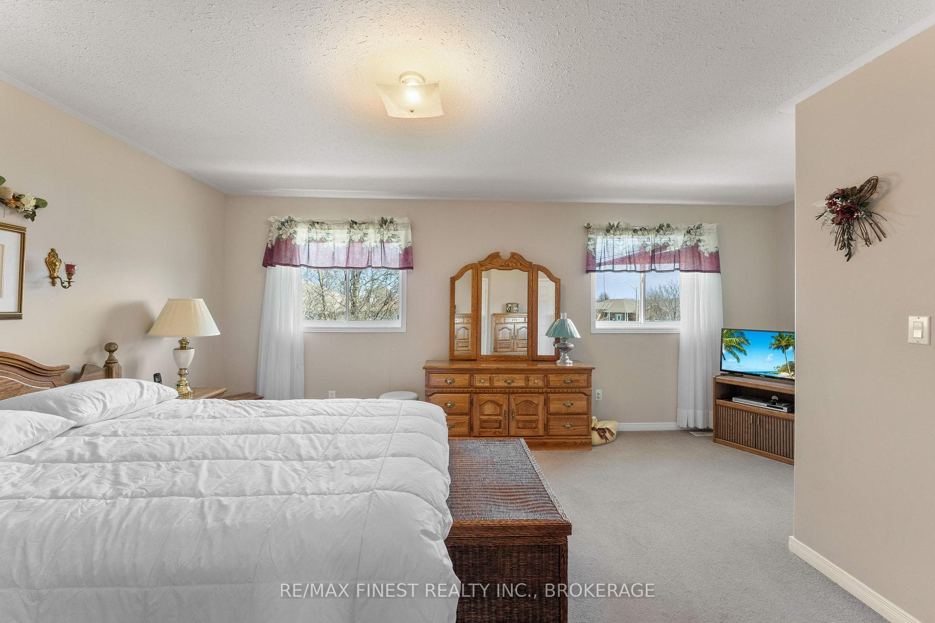 230 Ellesmeer Avenue photo 19