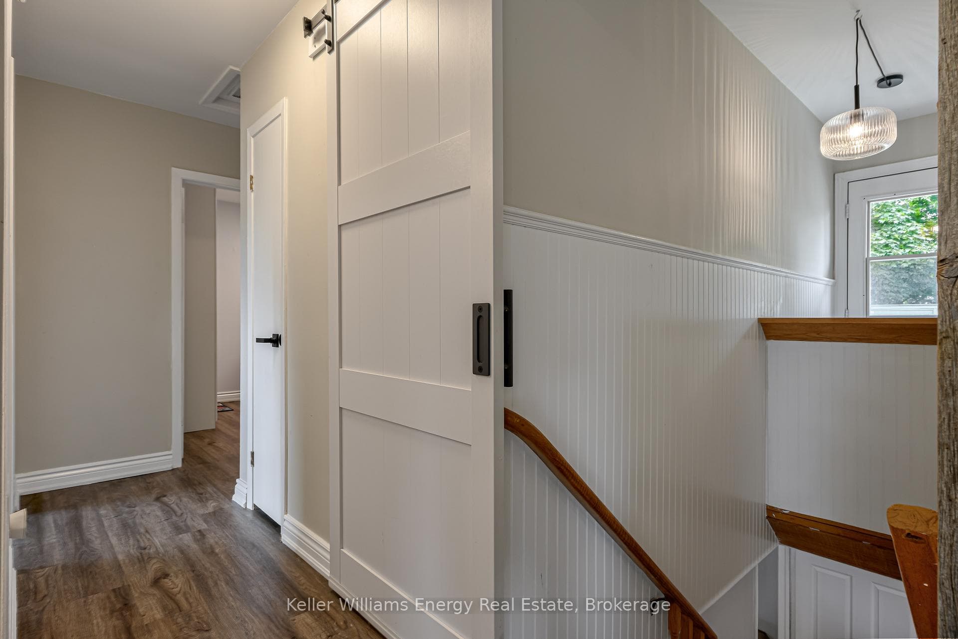 405 Bernhard Crescent photo 16