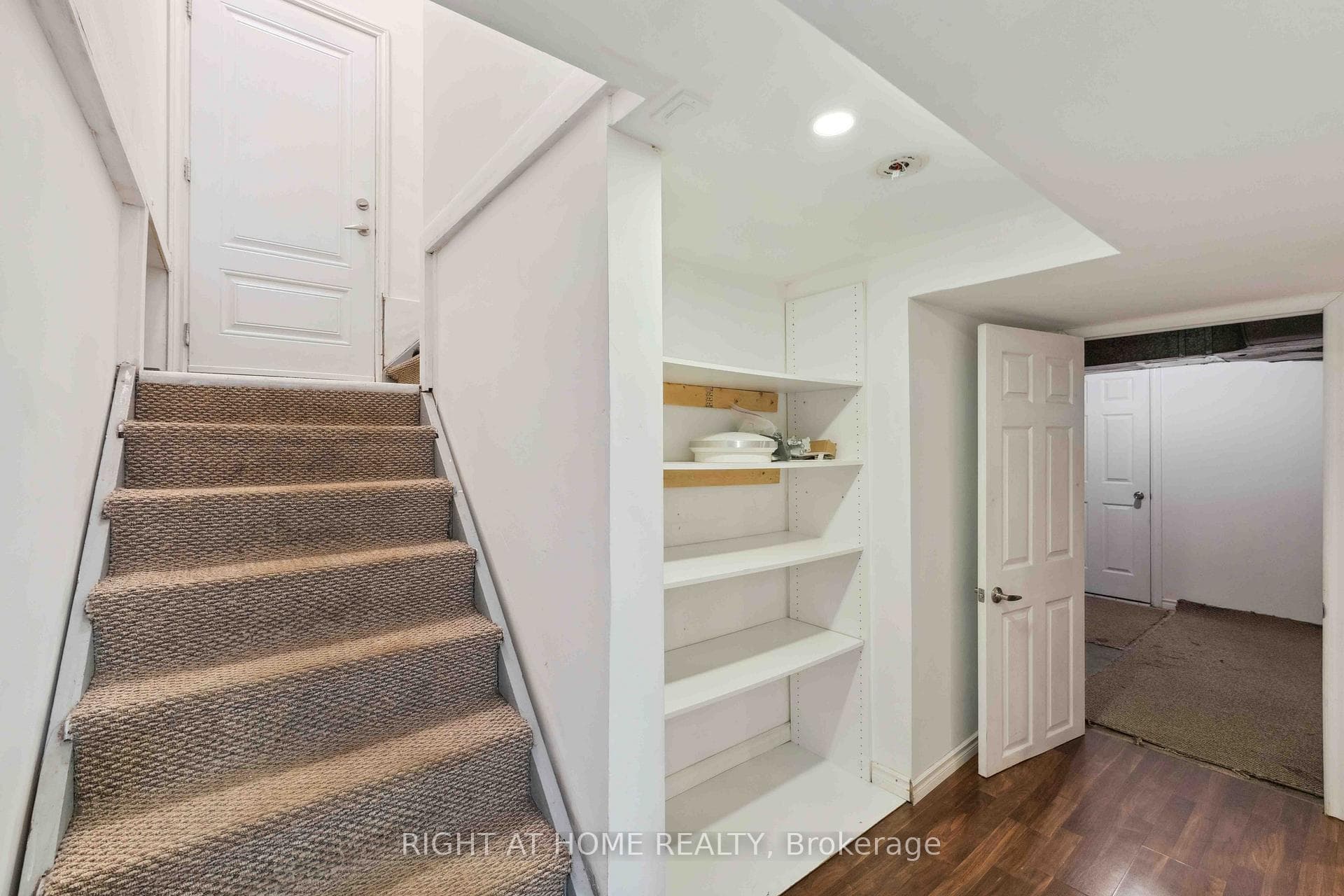 1274 Cobden Road photo 11