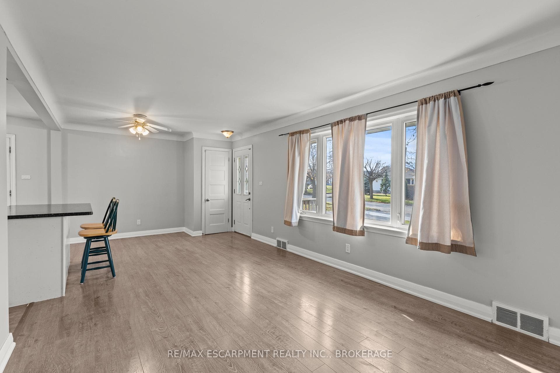 14 Westmount Avenue Unit Main photo 6