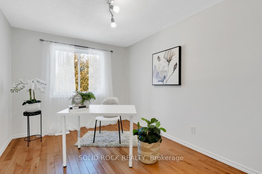 8 Shearer Crescent photo 23