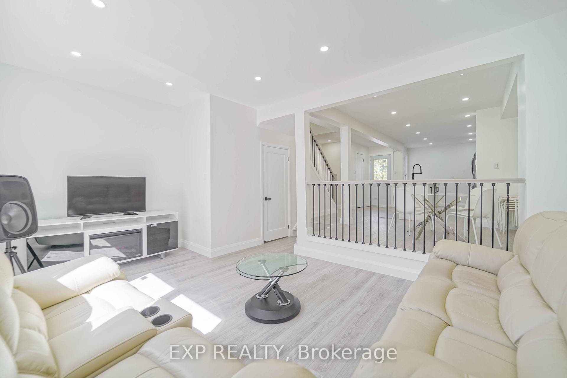 25 Nabob Crescent photo 9
