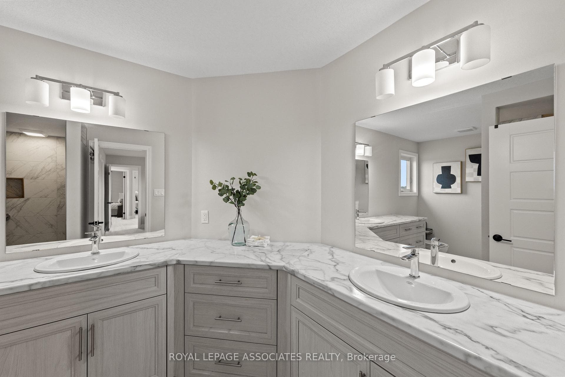 17 Tindall Crescent photo 23