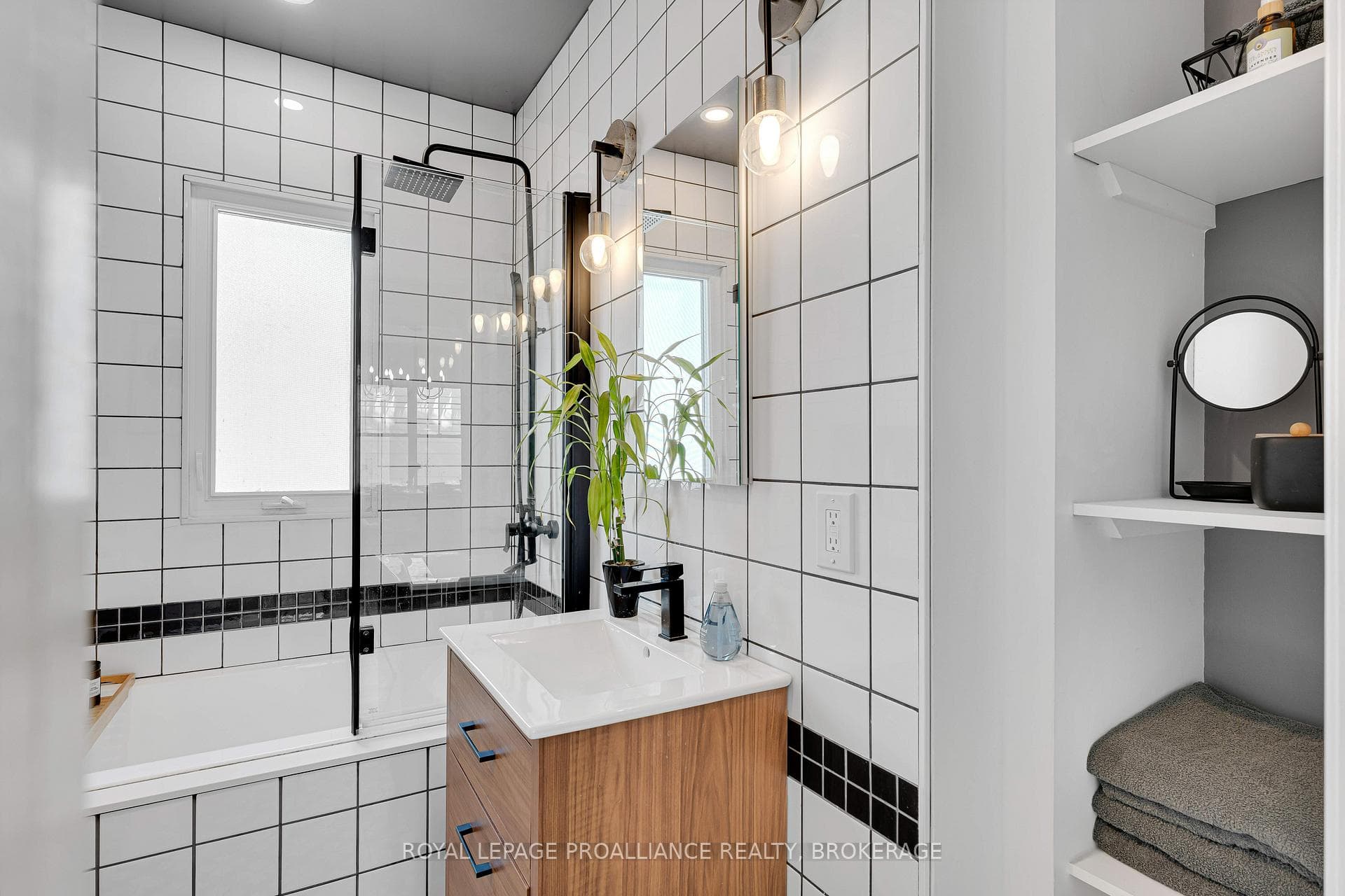 586 Union Street photo 22