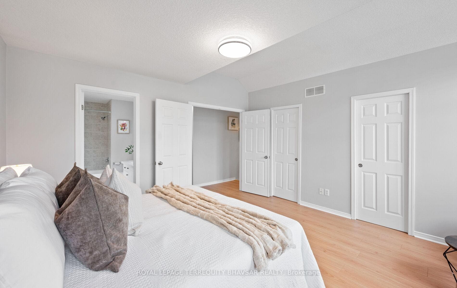 111 Parkvale Drive photo 28