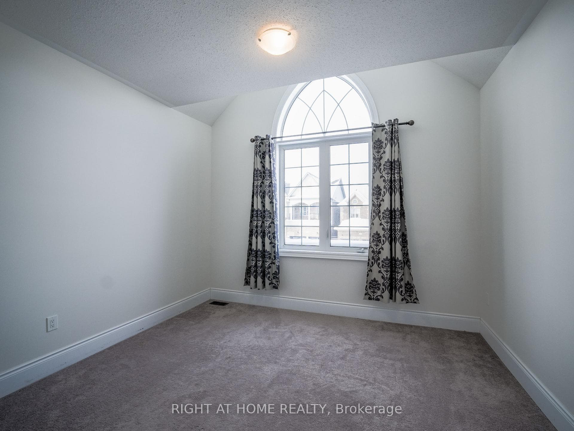 30 Alistair Crescent Unit upper photo 17