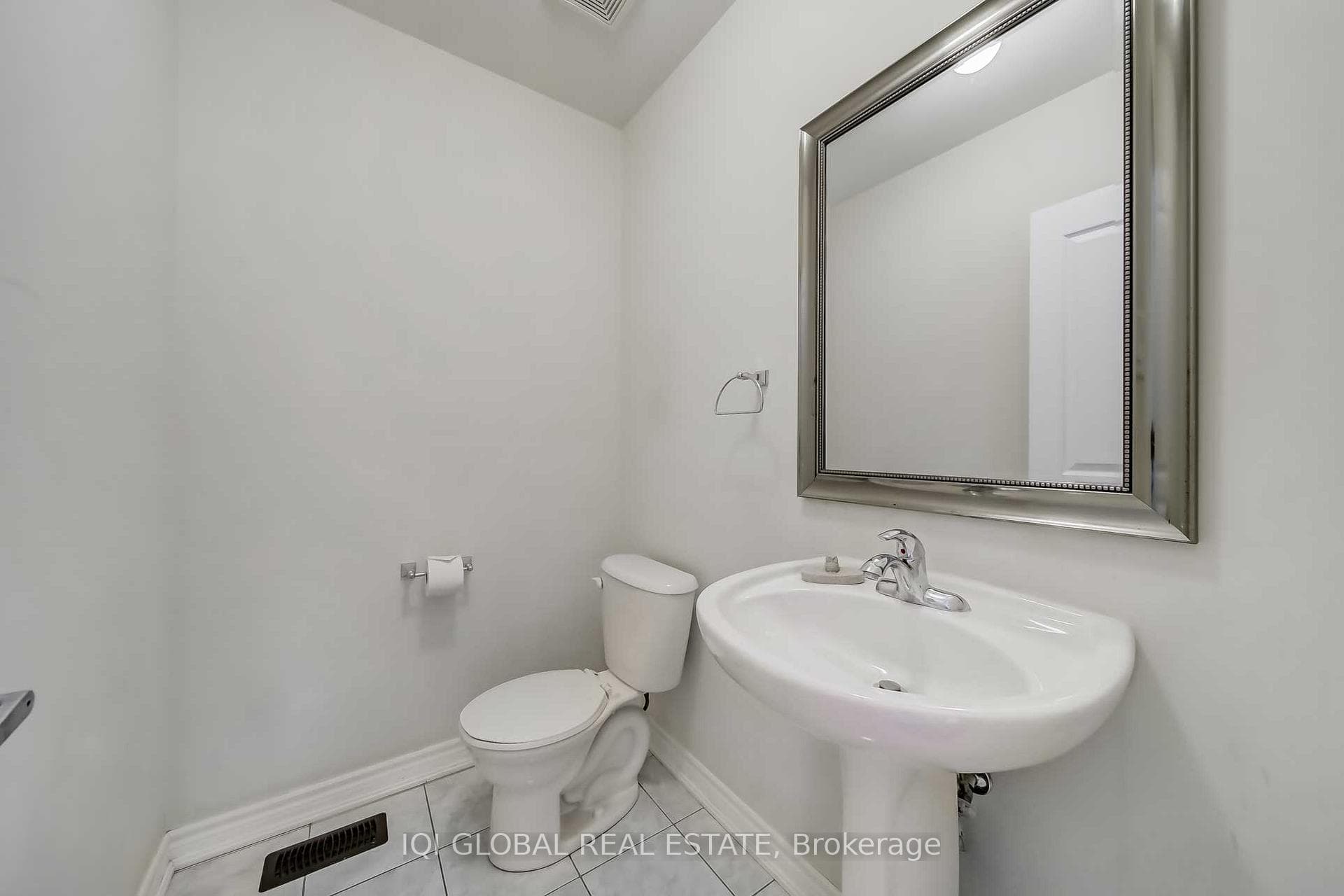2 Bowkett Drive photo 16