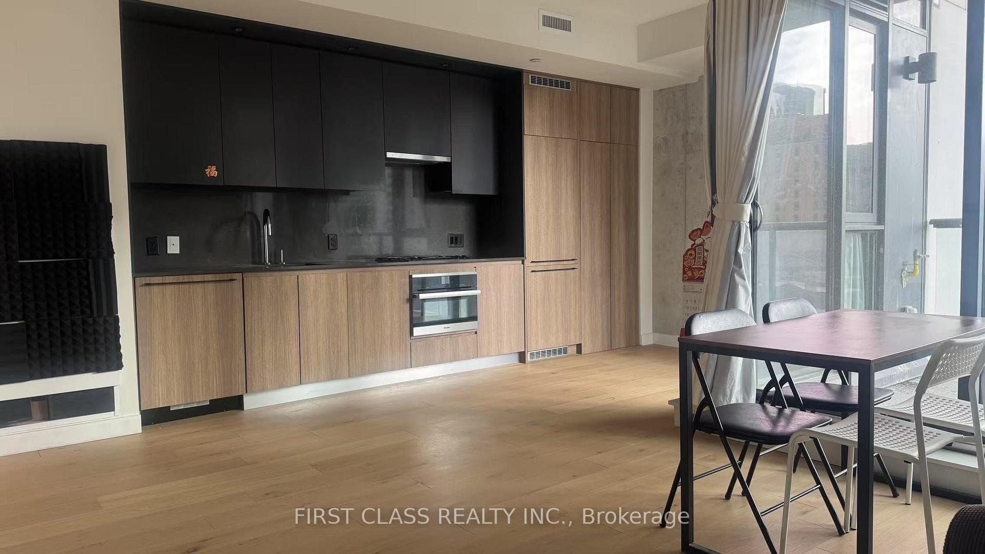 81 Wellesley Street Unit 404 photo 3