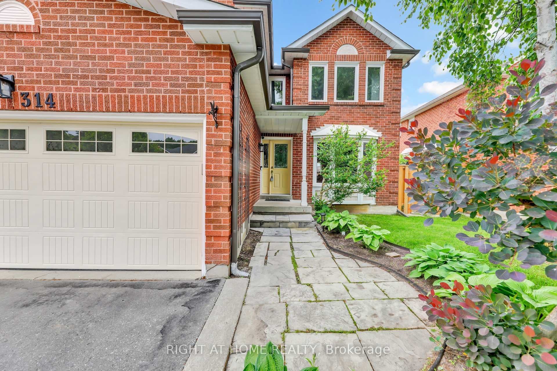 314 Greenock Drive photo 2