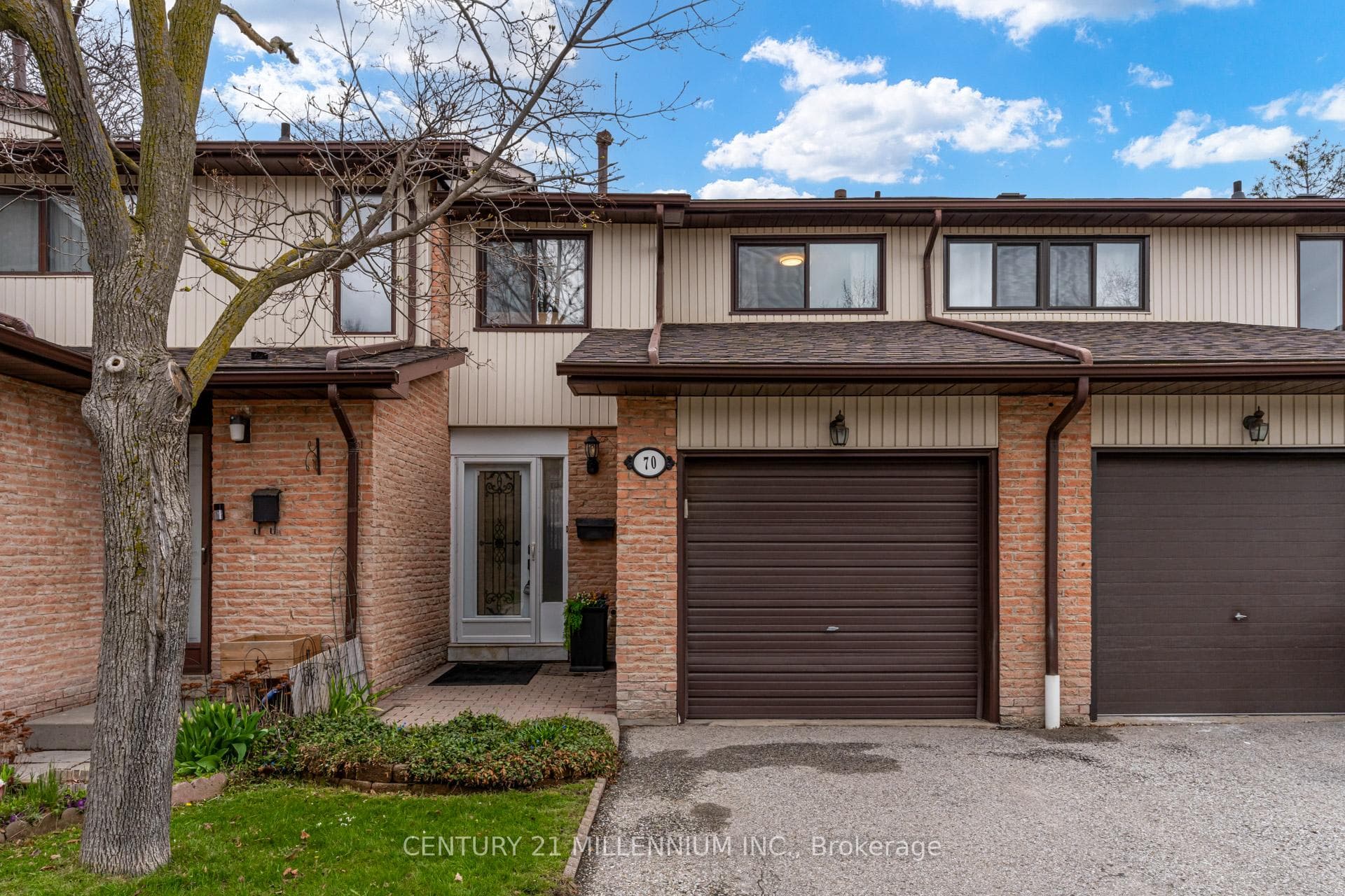 70 Foster Crescent photo 1