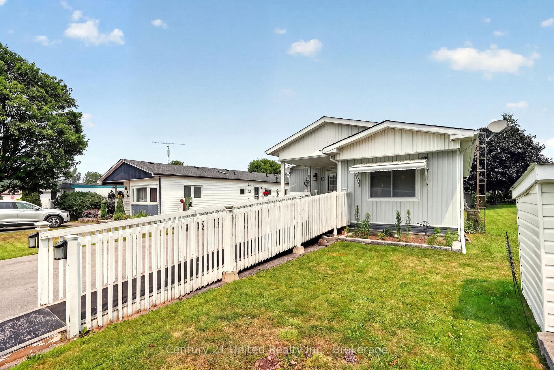 13 Hillview Drive photo 3