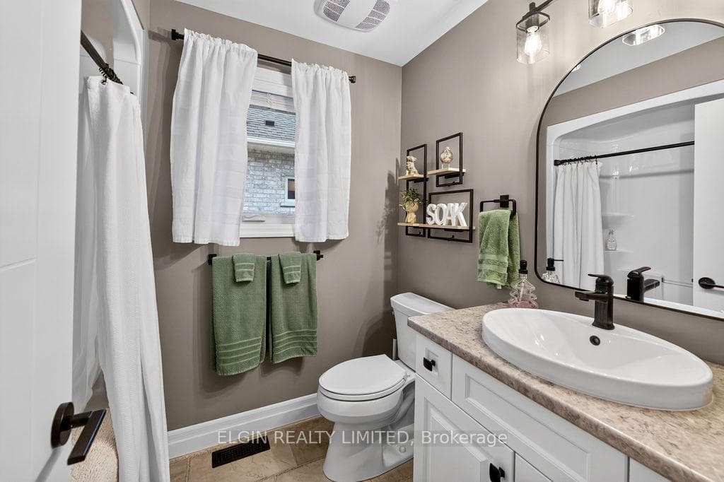 40 Glengariff Drive photo 23