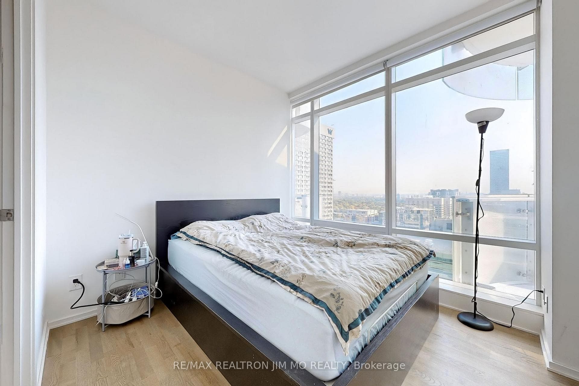 1 Bloor Street Unit 2304 photo 10