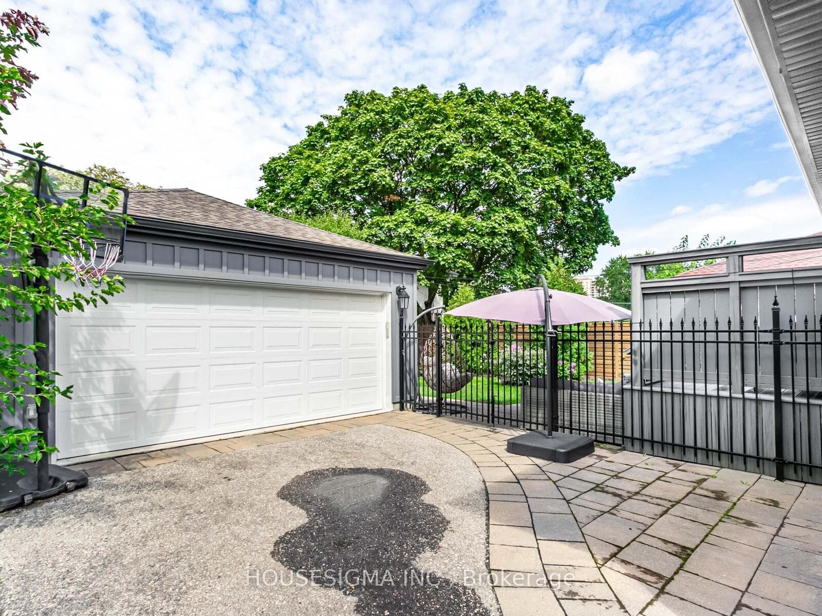 72 Ludstone Drive photo 32