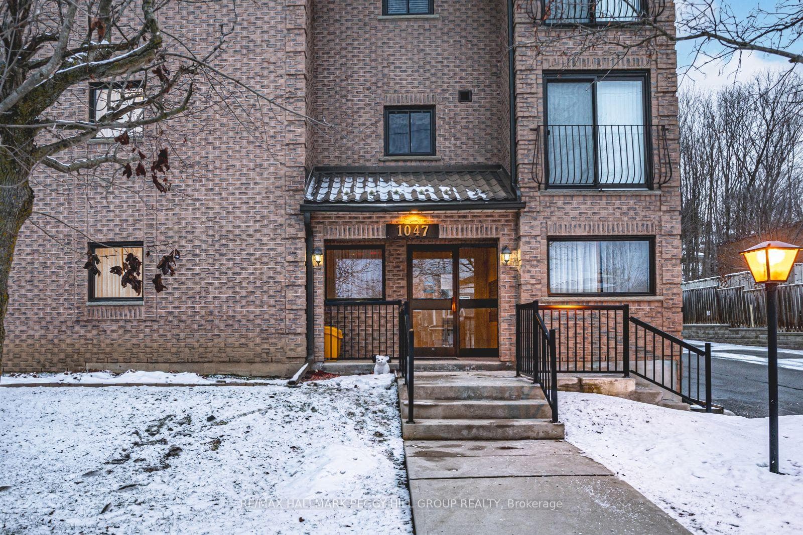 1047 Mississaga Street Unit 301 photo 3