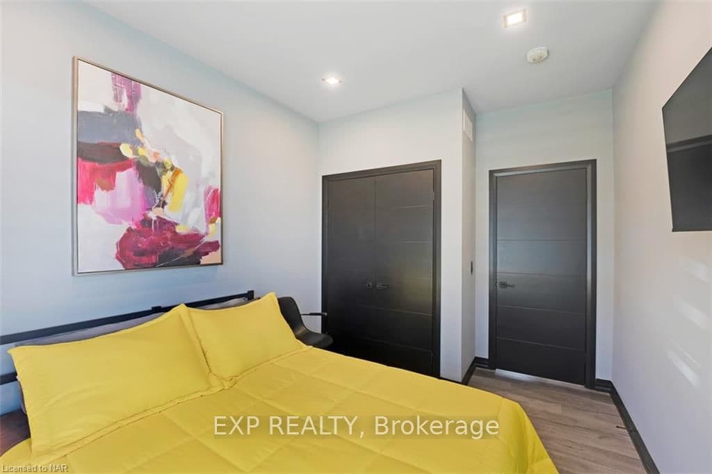 300 RICHMOND Street Unit 17 photo 18