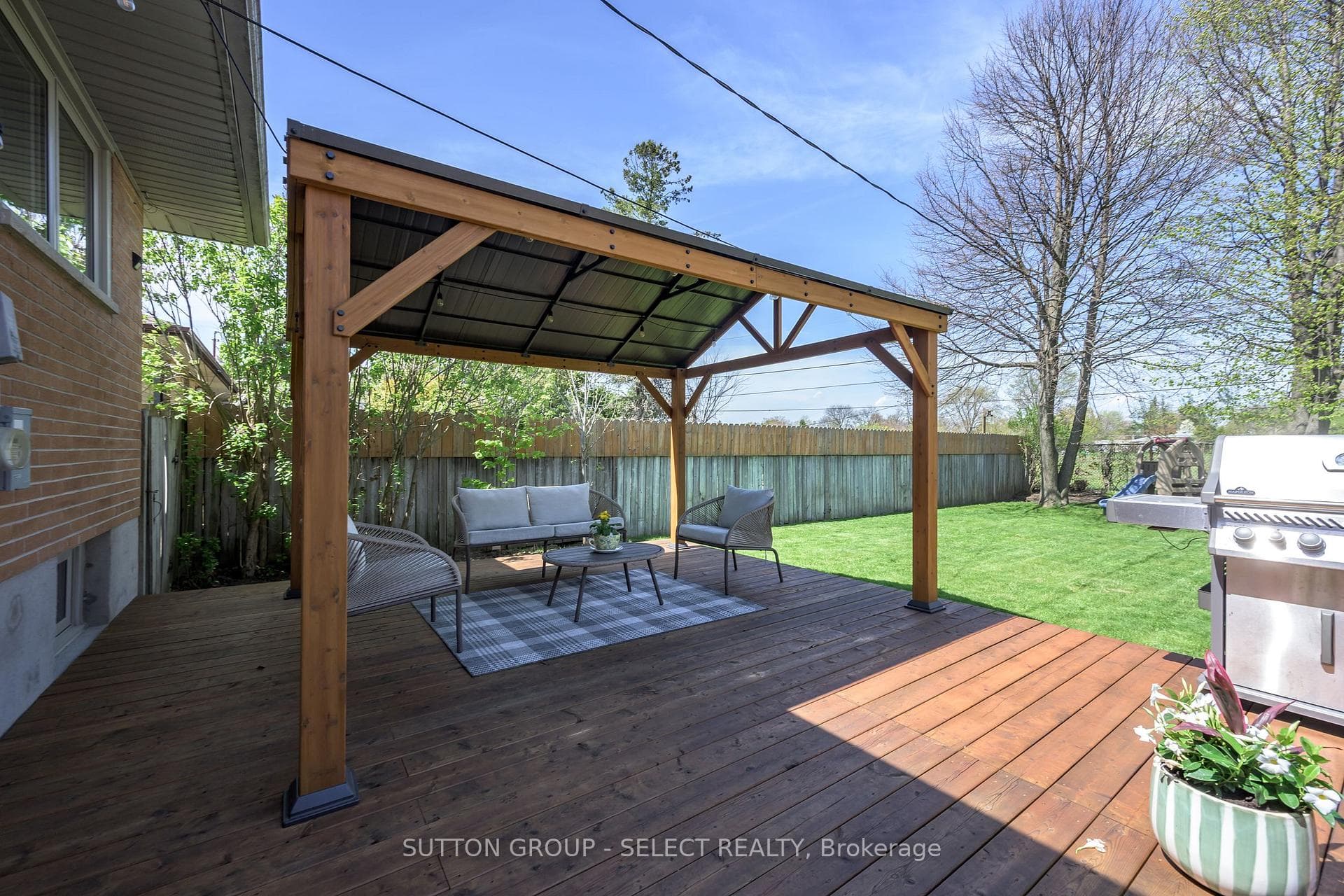 86 TEWKSBURY Crescent photo 34