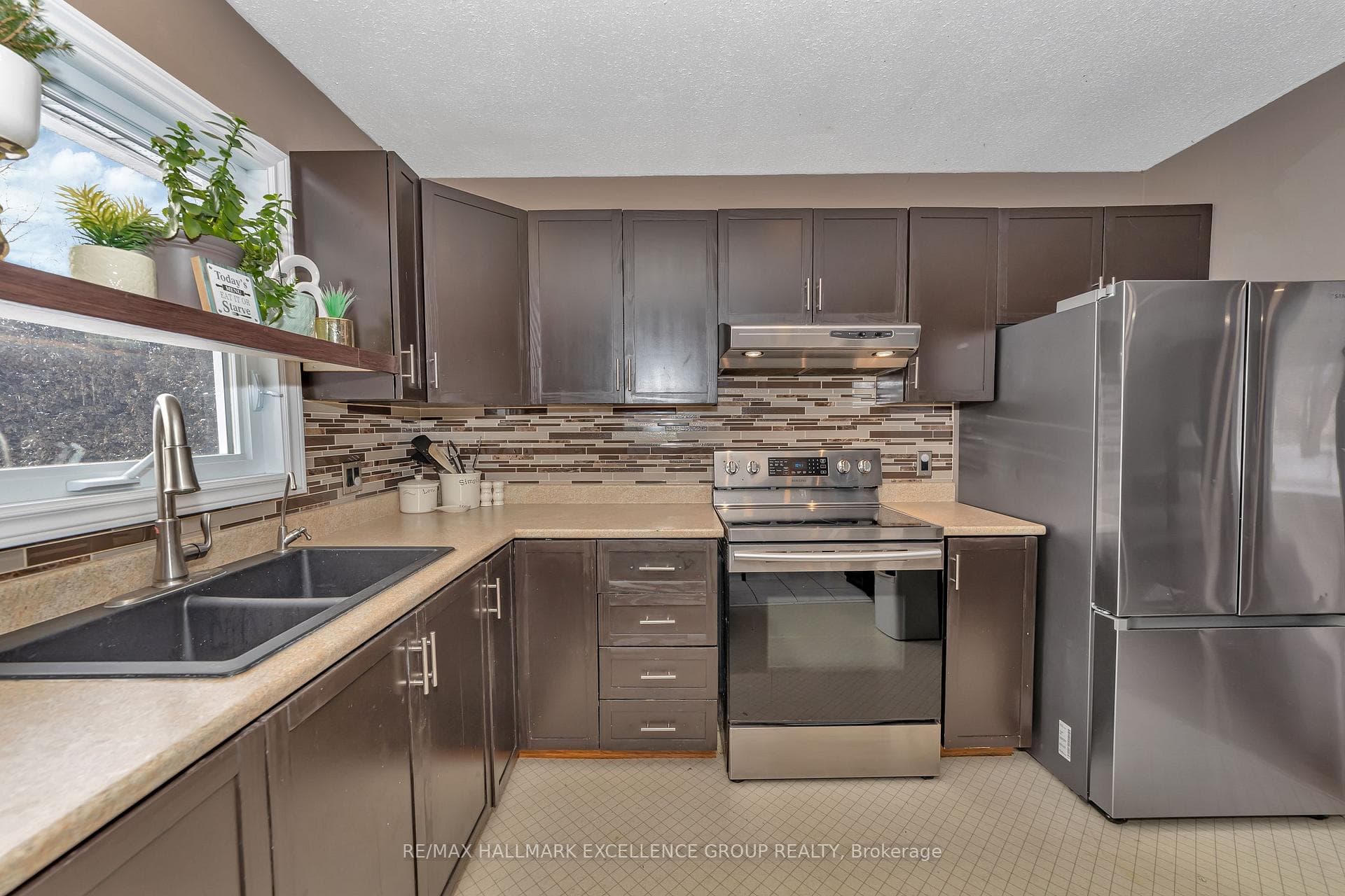 8 Charlebois Drive photo 9