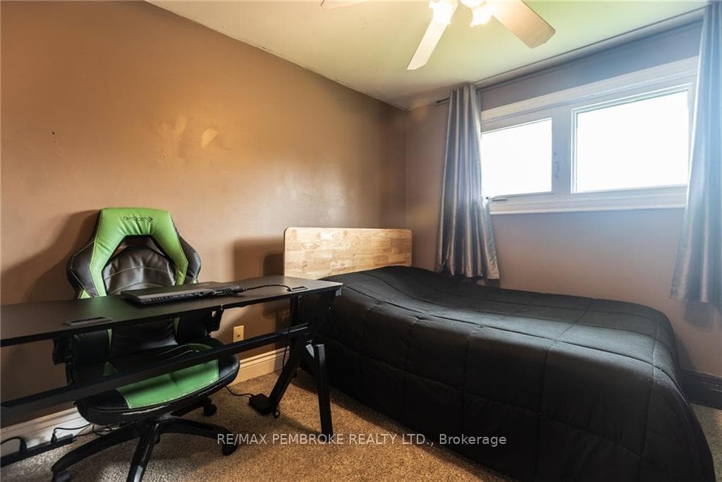 256 CLEMOW Avenue photo 17