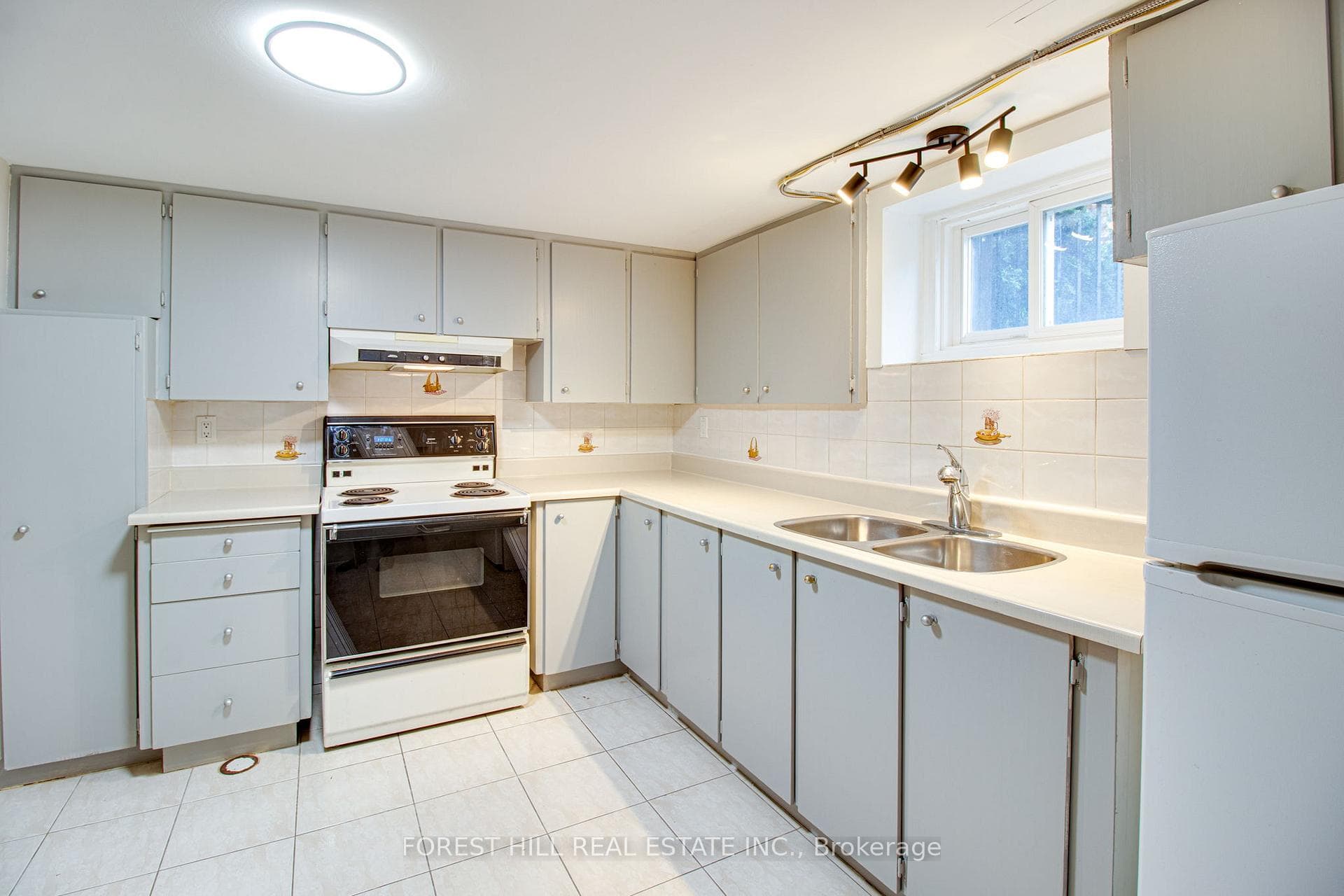 57 Exbury Road Unit Bsmt photo 7
