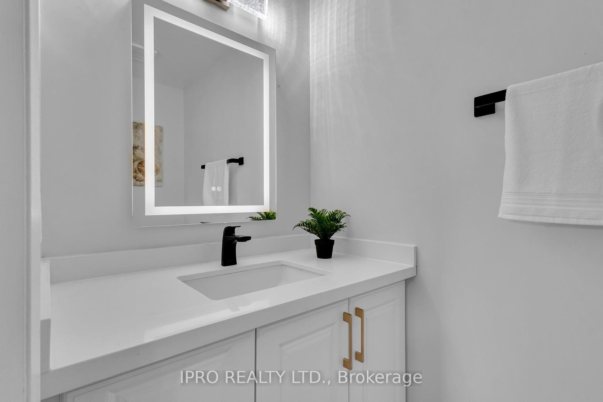 152 Erinbrook Drive photo 21