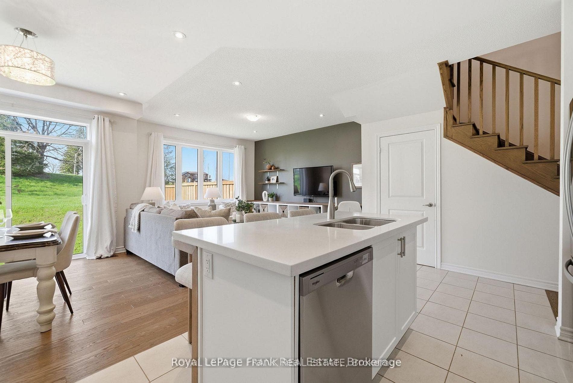 15 Highlands Boulevard photo 10