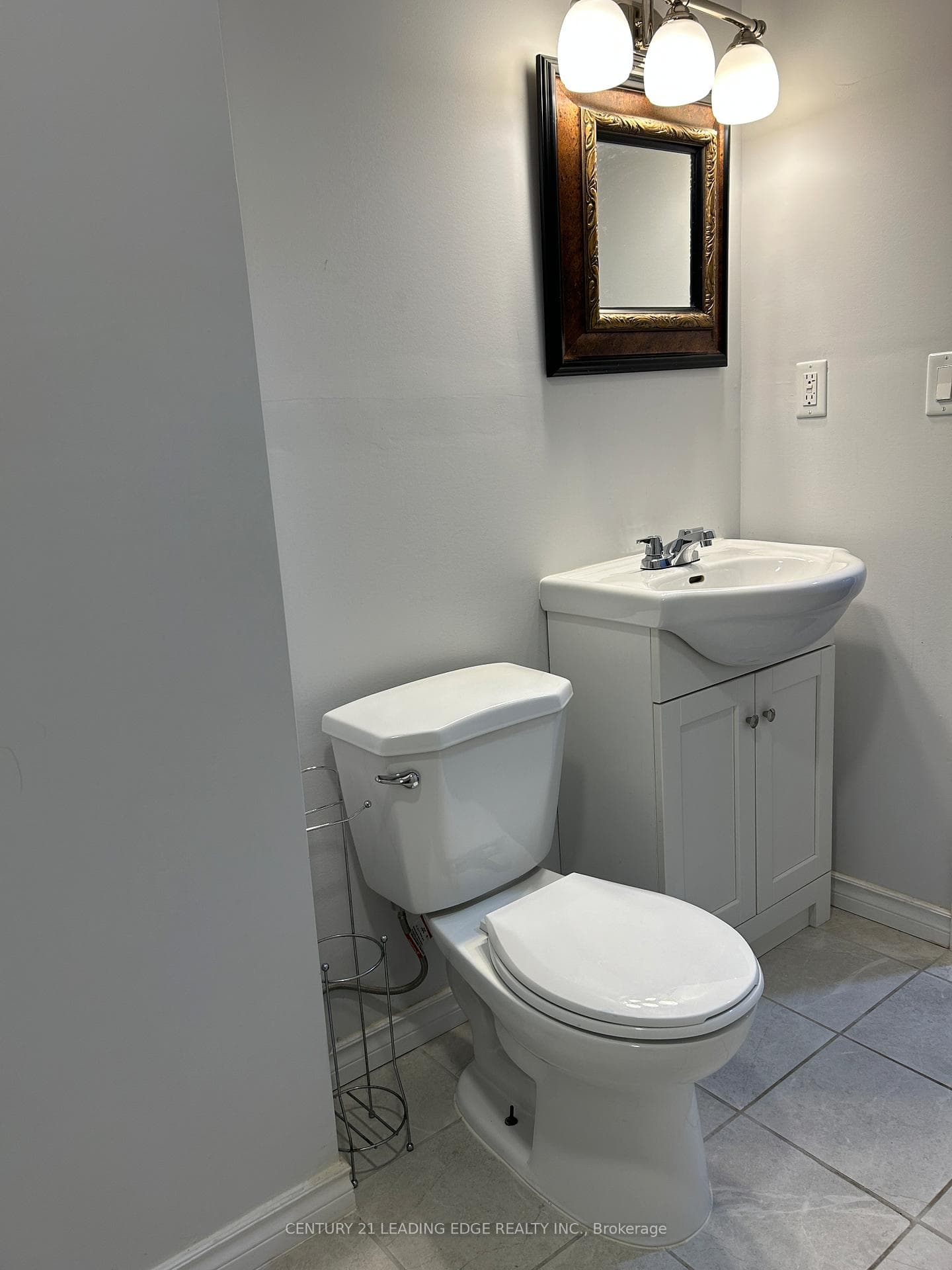 1922 Dalhousie Crescent Unit Bsmt photo 6